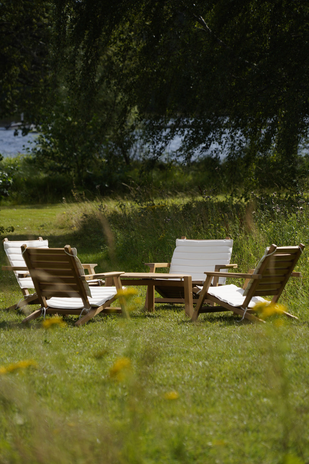 Låg lounge stol i teak – Spa-känsla för uteplatsen