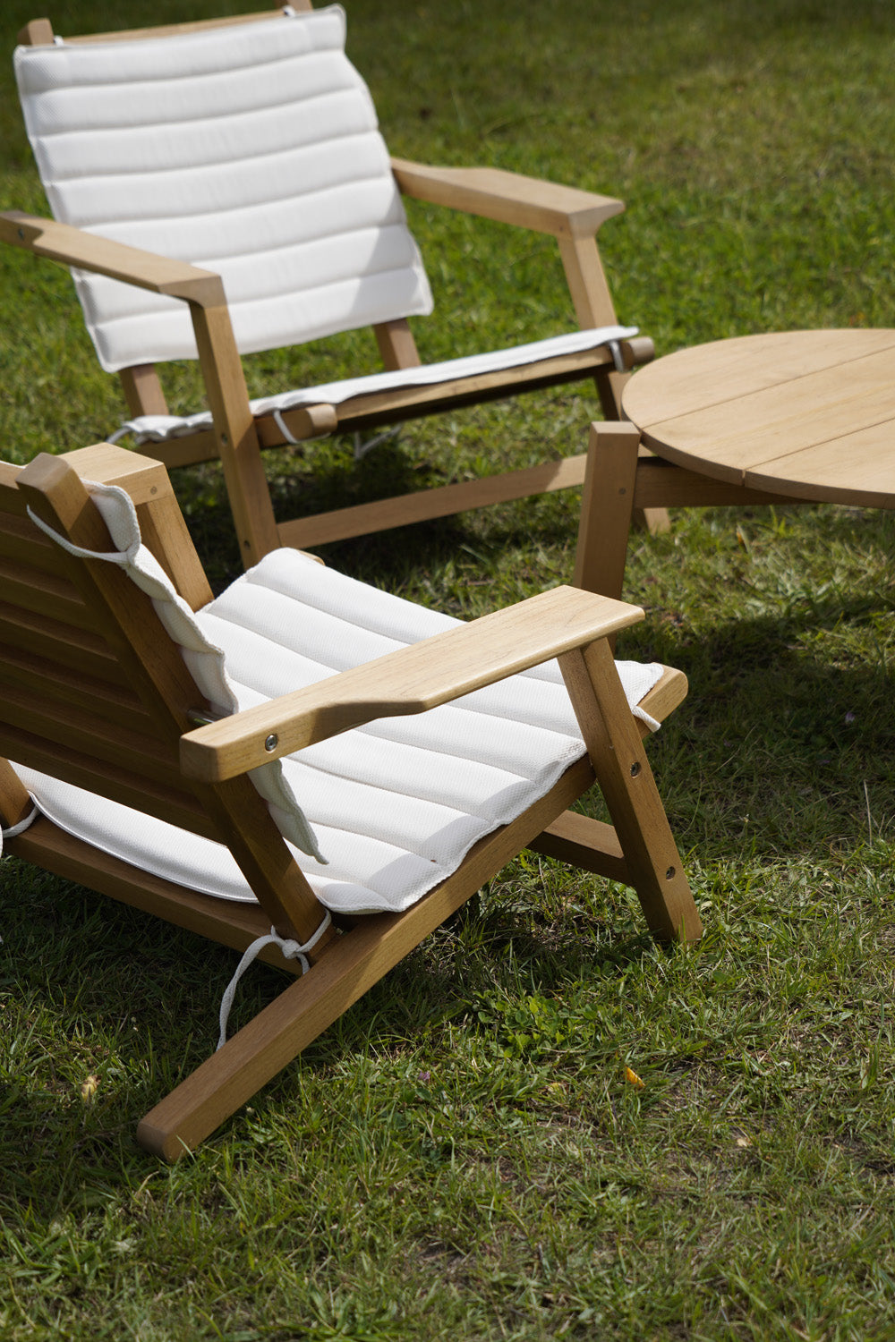 Låg lounge stol i teak – Spa-känsla för uteplatsen